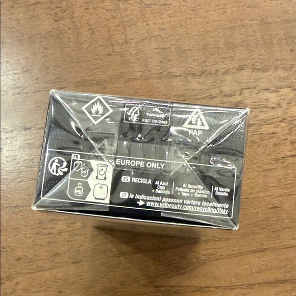 Yves Saint Laurent Libre Berry Crush with Raspberry - Picture 6 of 7